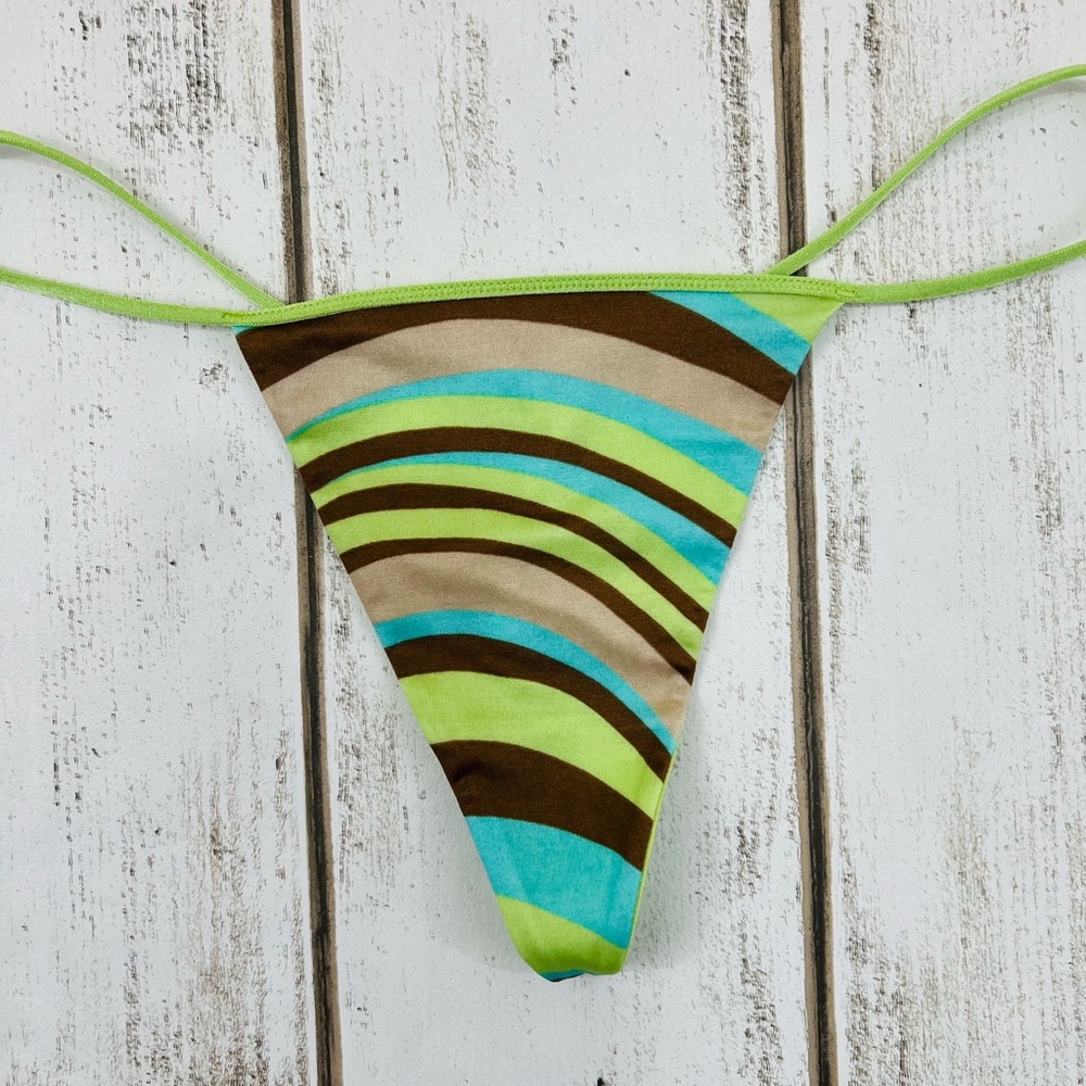 2005 Vintage Victoria’s Secret V-String Thong Pantie Medium Retro Retired Style - Picture 2 of 8
